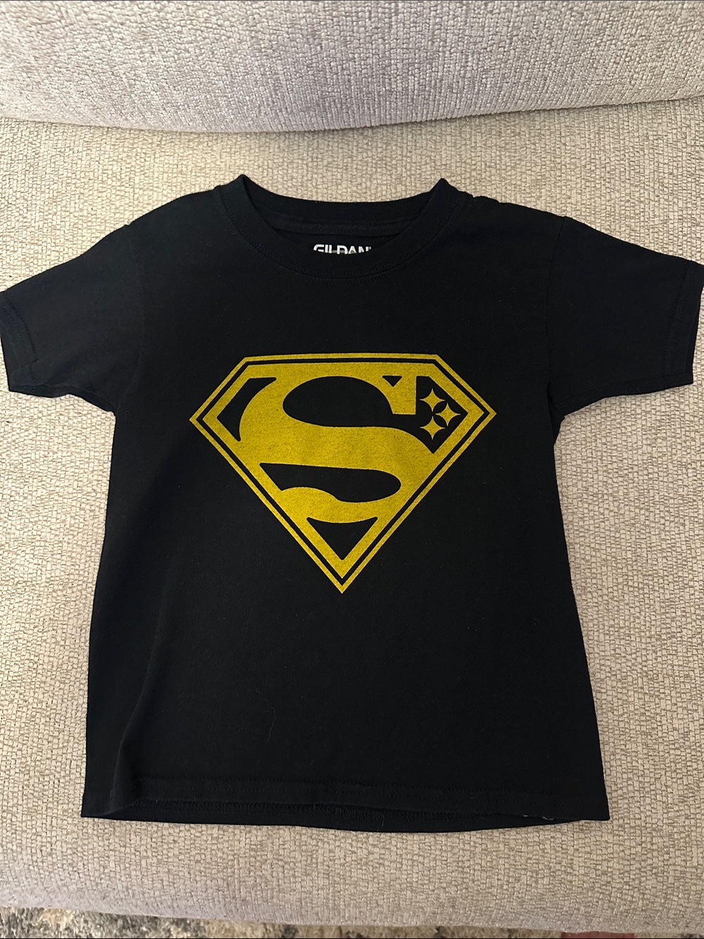 Gildan Black Kids T‑Shirt with Gold Superman Emblem